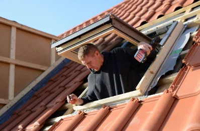 Pose de fenêtres de toit Velux à Meyrannes